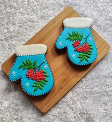 Рукавичка "Гроно горобини"